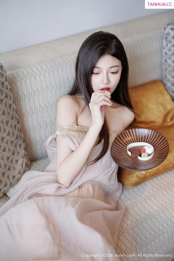   [XiuRen]高清写真图 2024.11.11 No.9426 初梦瑶 美腿性感第13张图片